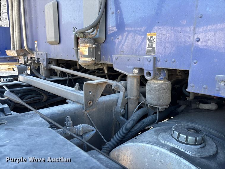 image for item YA1293 2015 Kenworth T680 semi truck