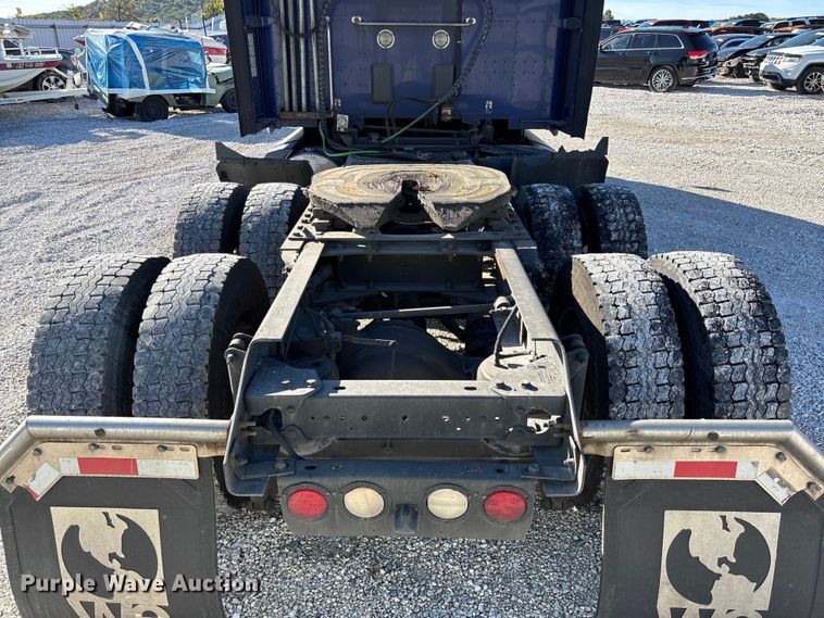 image for item YA1293 2015 Kenworth T680 semi truck