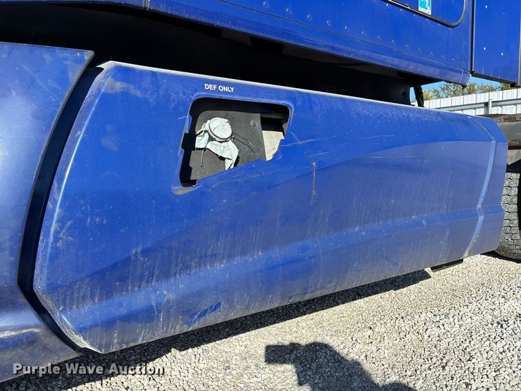 image for item YA1293 2015 Kenworth T680 semi truck