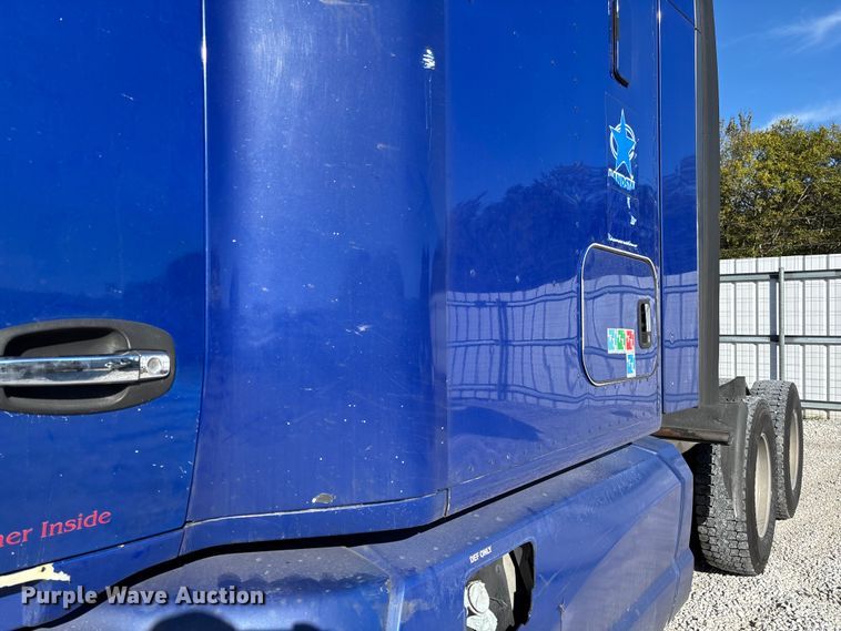 image for item YA1293 2015 Kenworth T680 semi truck