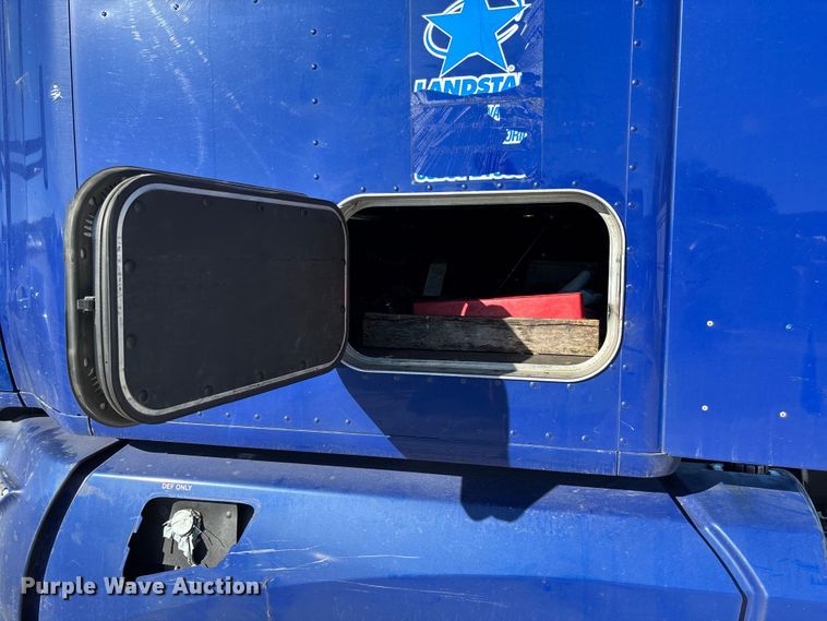 image for item YA1293 2015 Kenworth T680 semi truck