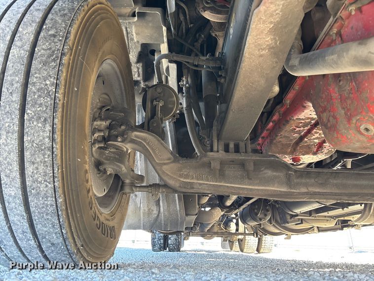 image for item YA1293 2015 Kenworth T680 semi truck