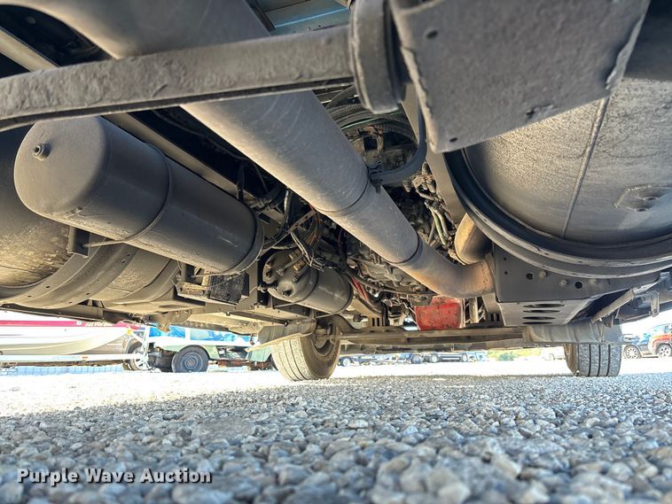 image for item YA1293 2015 Kenworth T680 semi truck