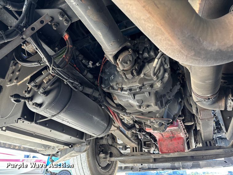 image for item YA1293 2015 Kenworth T680 semi truck