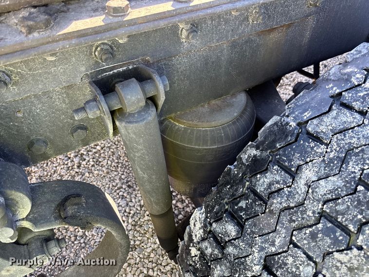 image for item YA1293 2015 Kenworth T680 semi truck