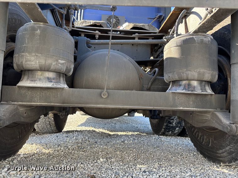 image for item YA1293 2015 Kenworth T680 semi truck