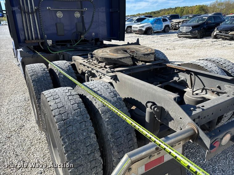 image for item YA1293 2015 Kenworth T680 semi truck