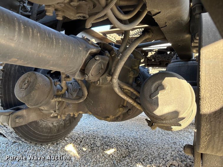 image for item YA1293 2015 Kenworth T680 semi truck