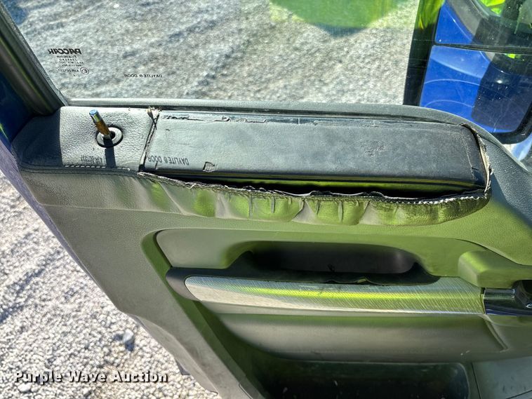 image for item YA1293 2015 Kenworth T680 semi truck