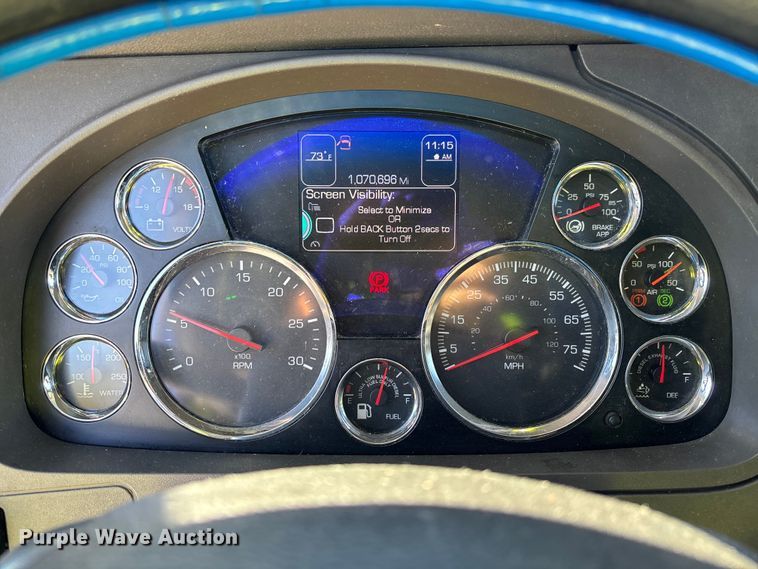 image for item YA1293 2015 Kenworth T680 semi truck