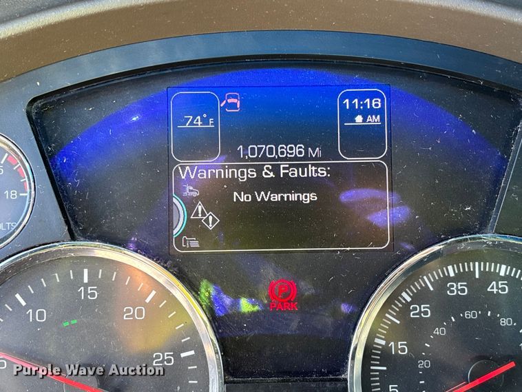 image for item YA1293 2015 Kenworth T680 semi truck