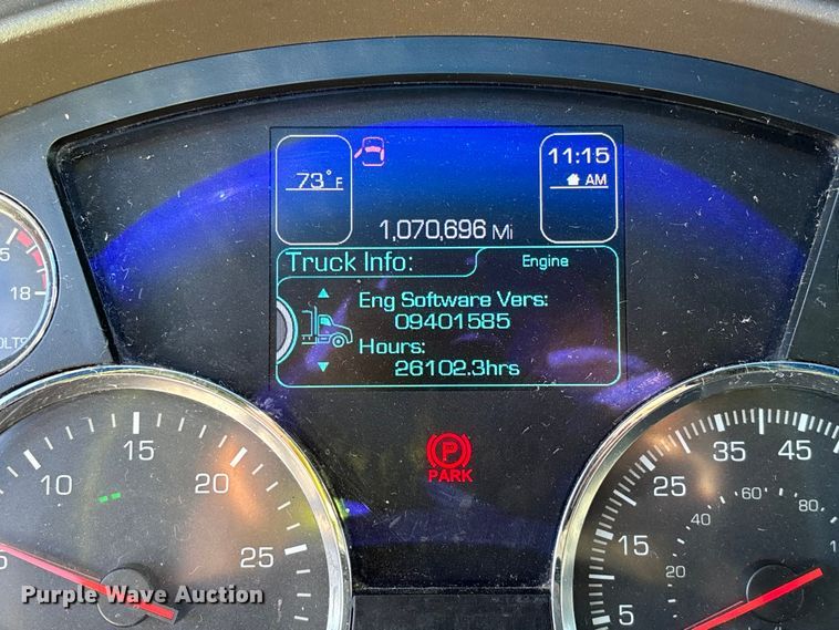 image for item YA1293 2015 Kenworth T680 semi truck