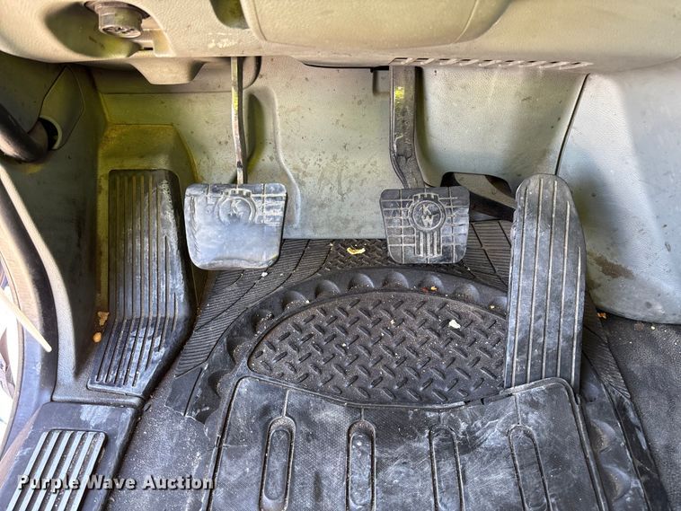 image for item YA1293 2015 Kenworth T680 semi truck