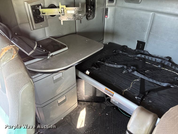 image for item YA1293 2015 Kenworth T680 semi truck