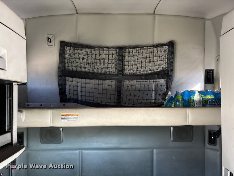 image for item YA1293 2015 Kenworth T680 semi truck