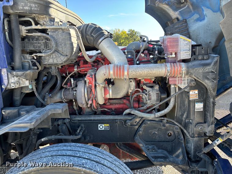 image for item YA1293 2015 Kenworth T680 semi truck