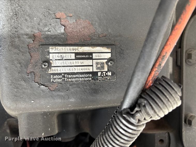 image for item YA1293 2015 Kenworth T680 semi truck