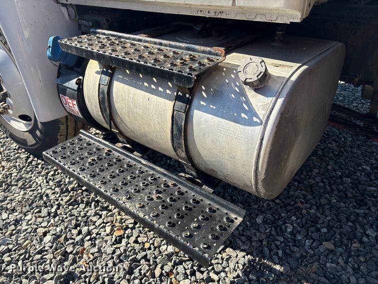 image for item YA1341 2016 International 4300 box truck