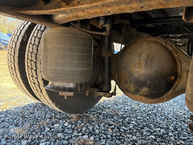 image for item YA1341 2016 International 4300 box truck