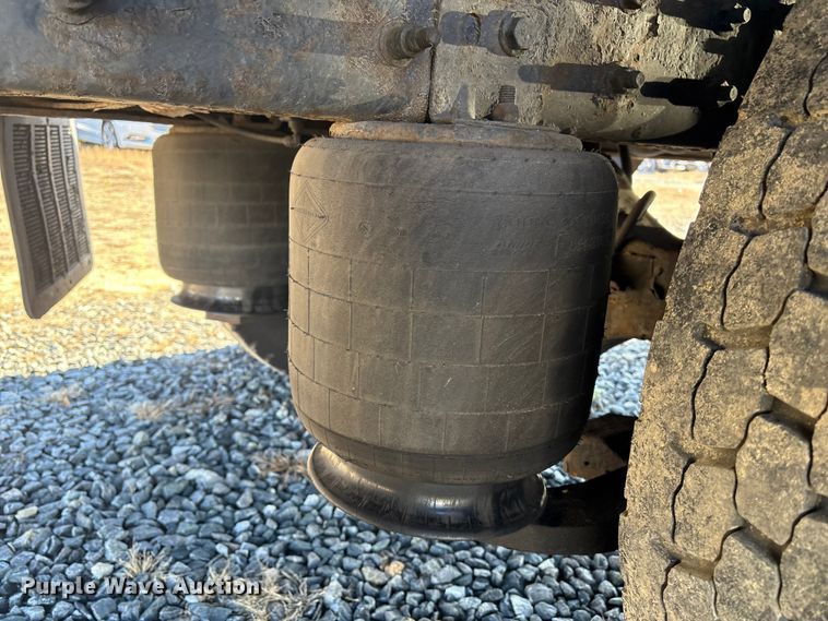 image for item YA1341 2016 International 4300 box truck