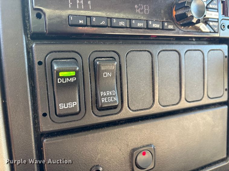 image for item YA1341 2016 International 4300 box truck