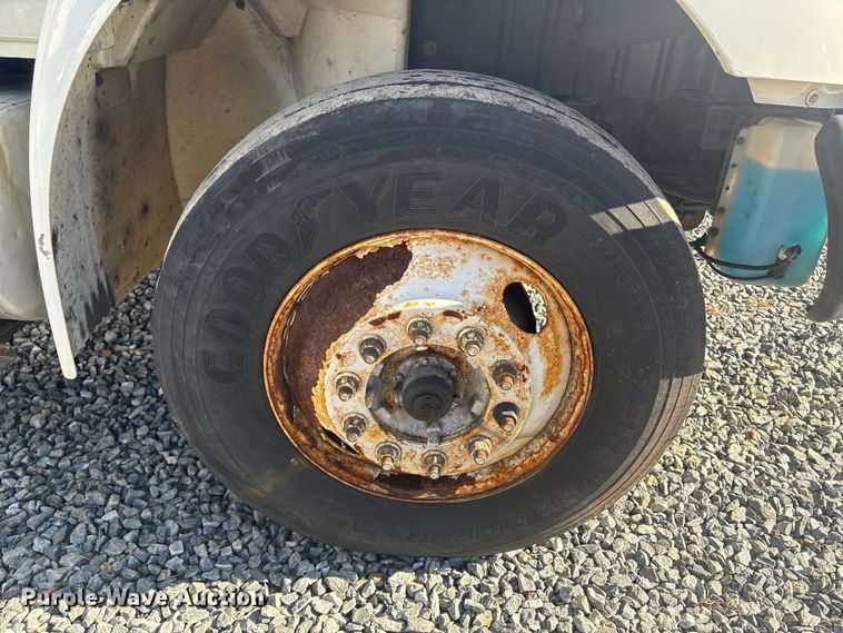 image for item YA1341 2016 International 4300 box truck