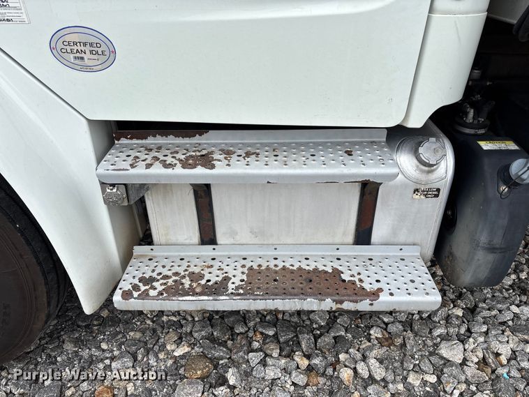 image for item YA1391 2019 Freightliner Business Class M2 box truck