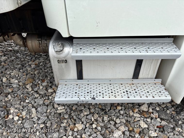 image for item YA1391 2019 Freightliner Business Class M2 box truck