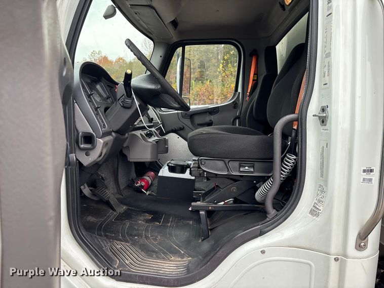 image for item YA1391 2019 Freightliner Business Class M2 box truck
