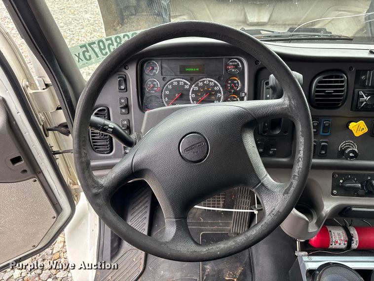 image for item YA1391 2019 Freightliner Business Class M2 box truck