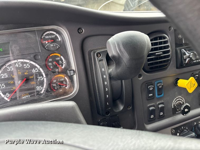 image for item YA1391 2019 Freightliner Business Class M2 box truck