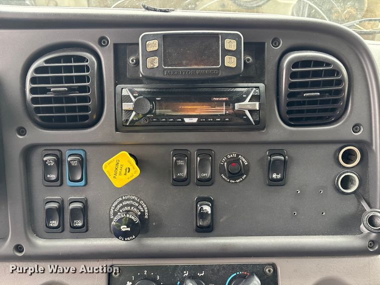 image for item YA1391 2019 Freightliner Business Class M2 box truck