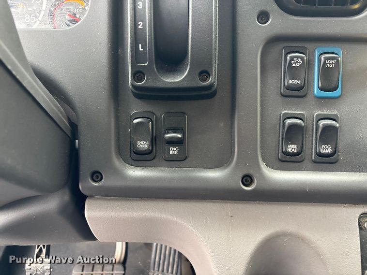 image for item YA1391 2019 Freightliner Business Class M2 box truck