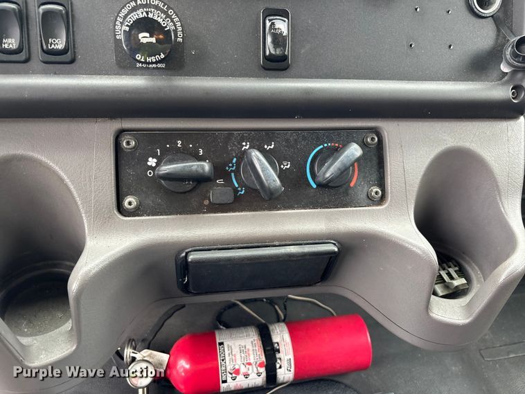 image for item YA1391 2019 Freightliner Business Class M2 box truck