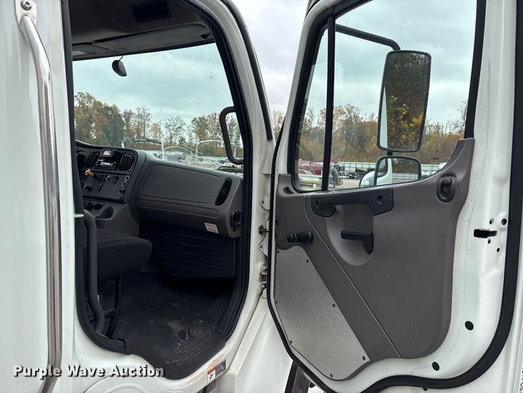 image for item YA1391 2019 Freightliner Business Class M2 box truck