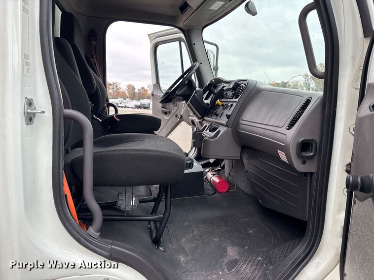 image for item YA1391 2019 Freightliner Business Class M2 box truck