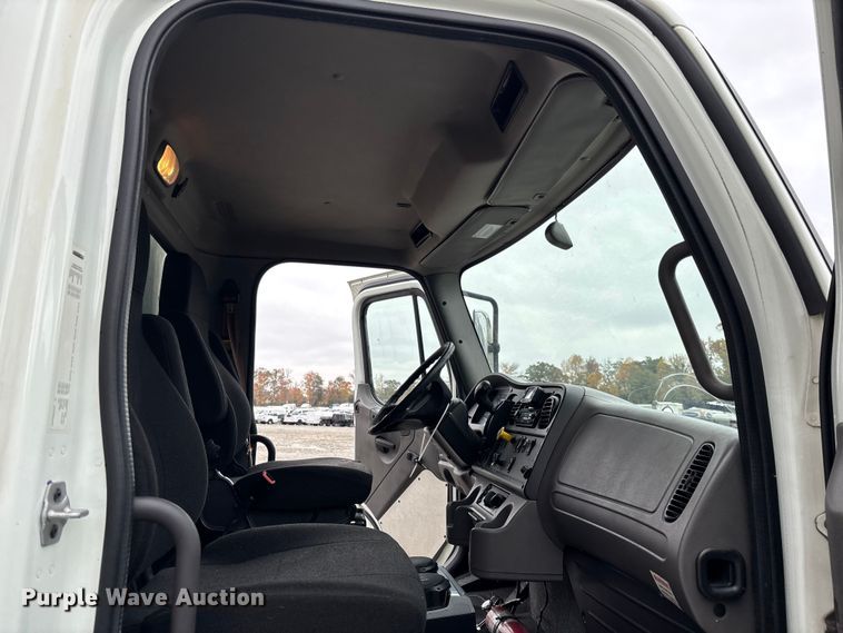 image for item YA1391 2019 Freightliner Business Class M2 box truck