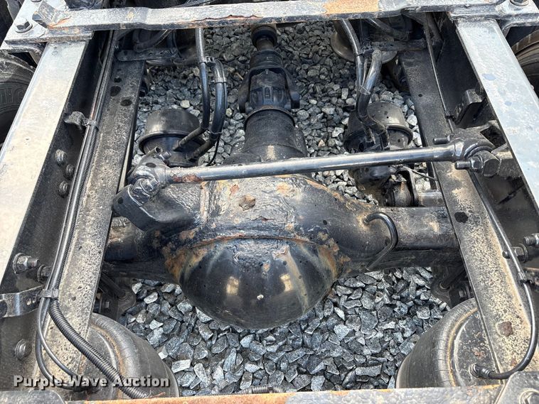 image for item YA1413 2019 Freightliner Cascadia semi truck