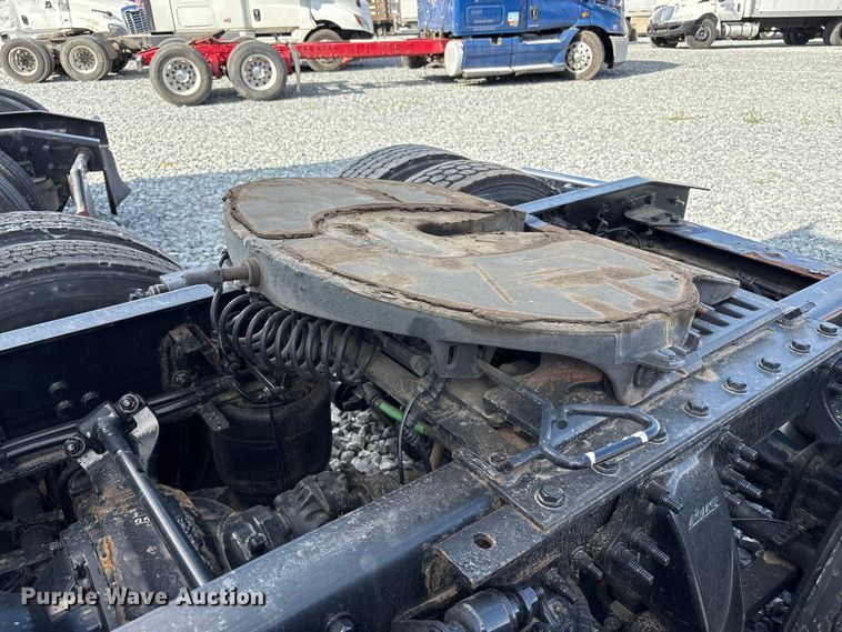 image for item YA1413 2019 Freightliner Cascadia semi truck