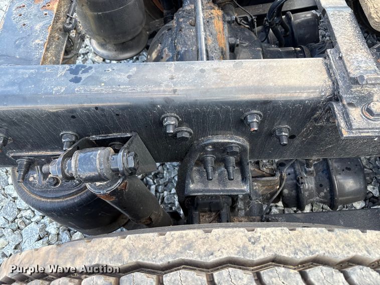 image for item YA1413 2019 Freightliner Cascadia semi truck