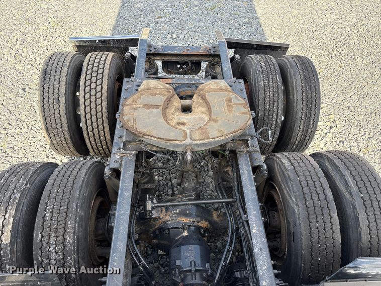 image for item YA1413 2019 Freightliner Cascadia semi truck