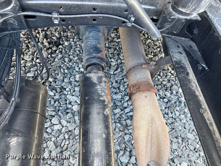 image for item YA1413 2019 Freightliner Cascadia semi truck