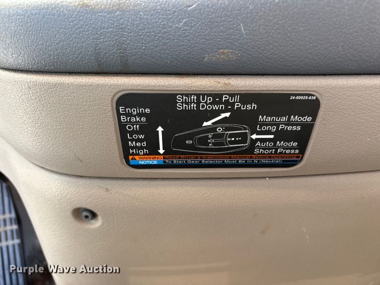 image for item YA1413 2019 Freightliner Cascadia semi truck