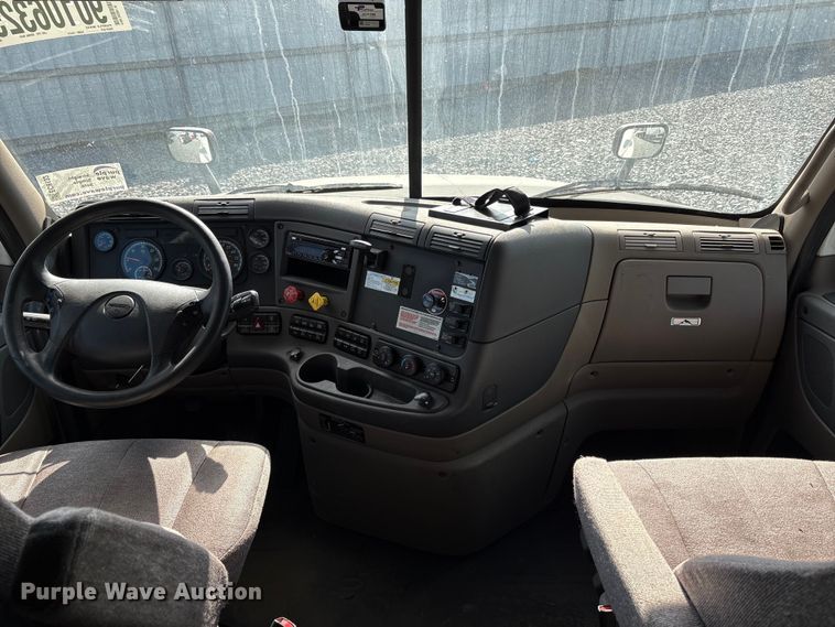 image for item YA1413 2019 Freightliner Cascadia semi truck