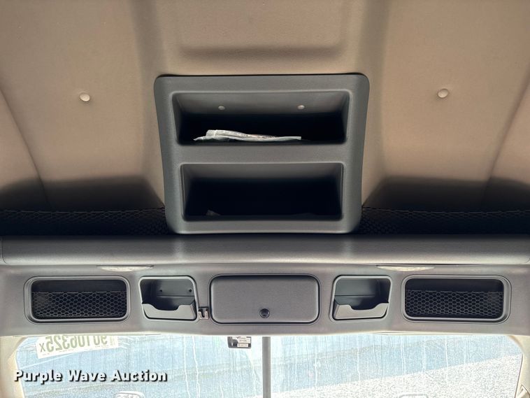 image for item YA1413 2019 Freightliner Cascadia semi truck