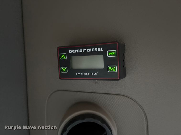 image for item YA1413 2019 Freightliner Cascadia semi truck