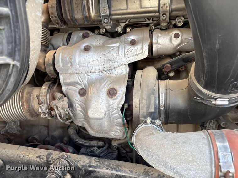 image for item YA1413 2019 Freightliner Cascadia semi truck