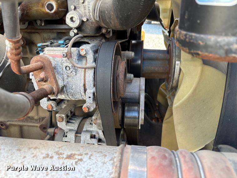 image for item YA1413 2019 Freightliner Cascadia semi truck