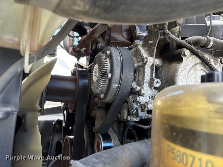 image for item YA1413 2019 Freightliner Cascadia semi truck