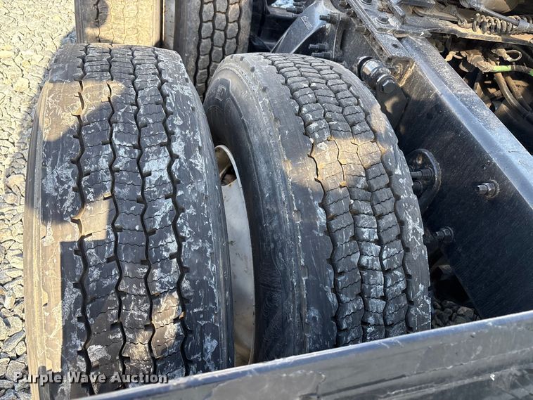 image for item YA1413 2019 Freightliner Cascadia semi truck